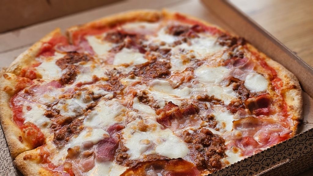 Pizza Bolognese