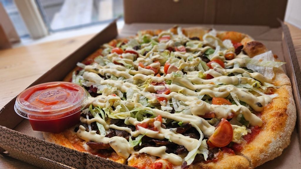 Half 'n' half pizza