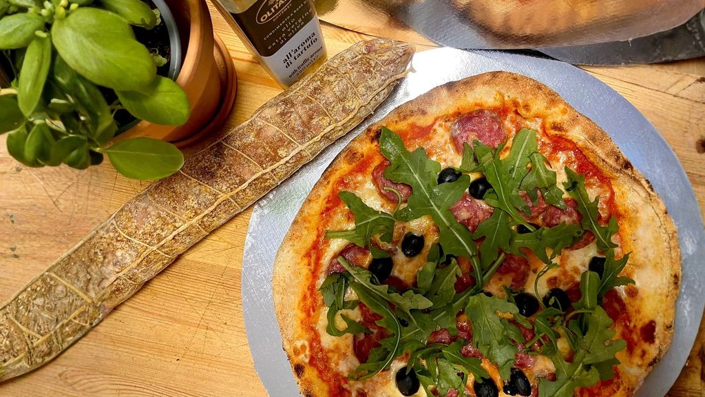 Pizza med trøffelsalami