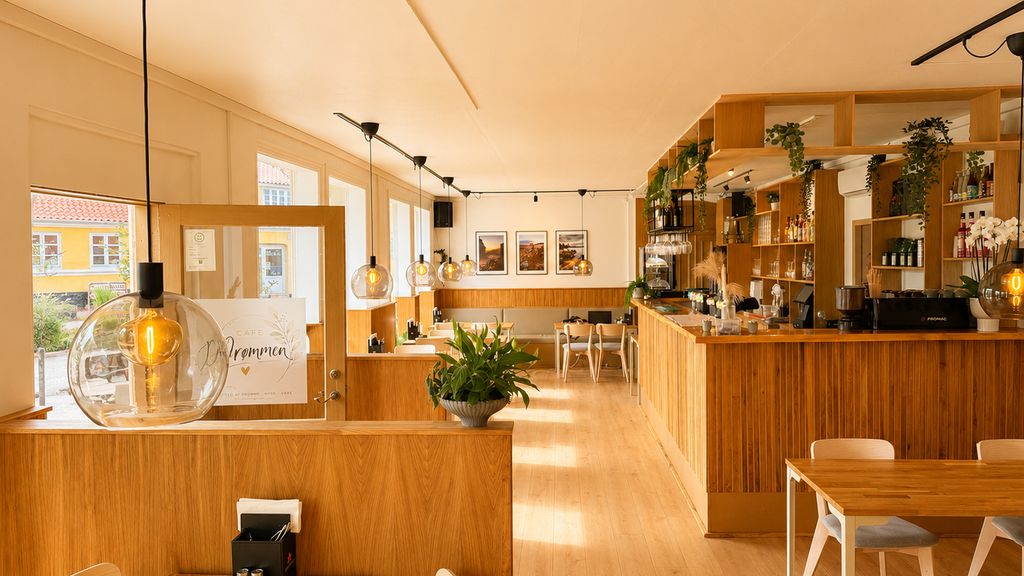 Caféens lyse indretning