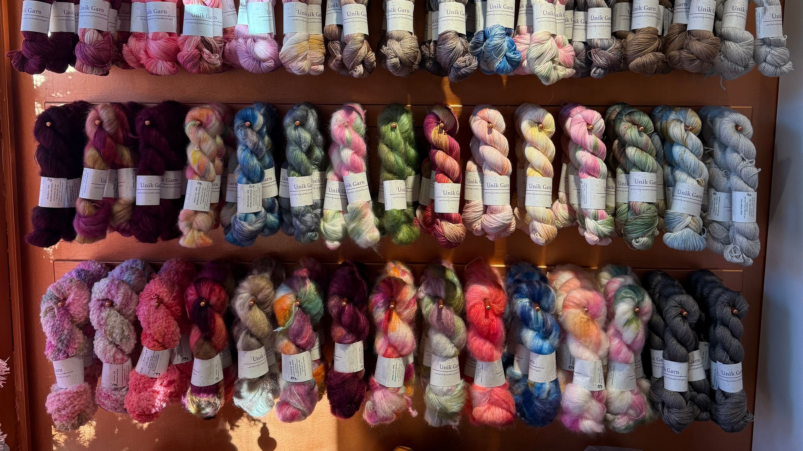 Henius Knitwear