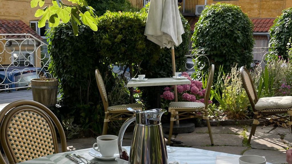 Breakfast Outside