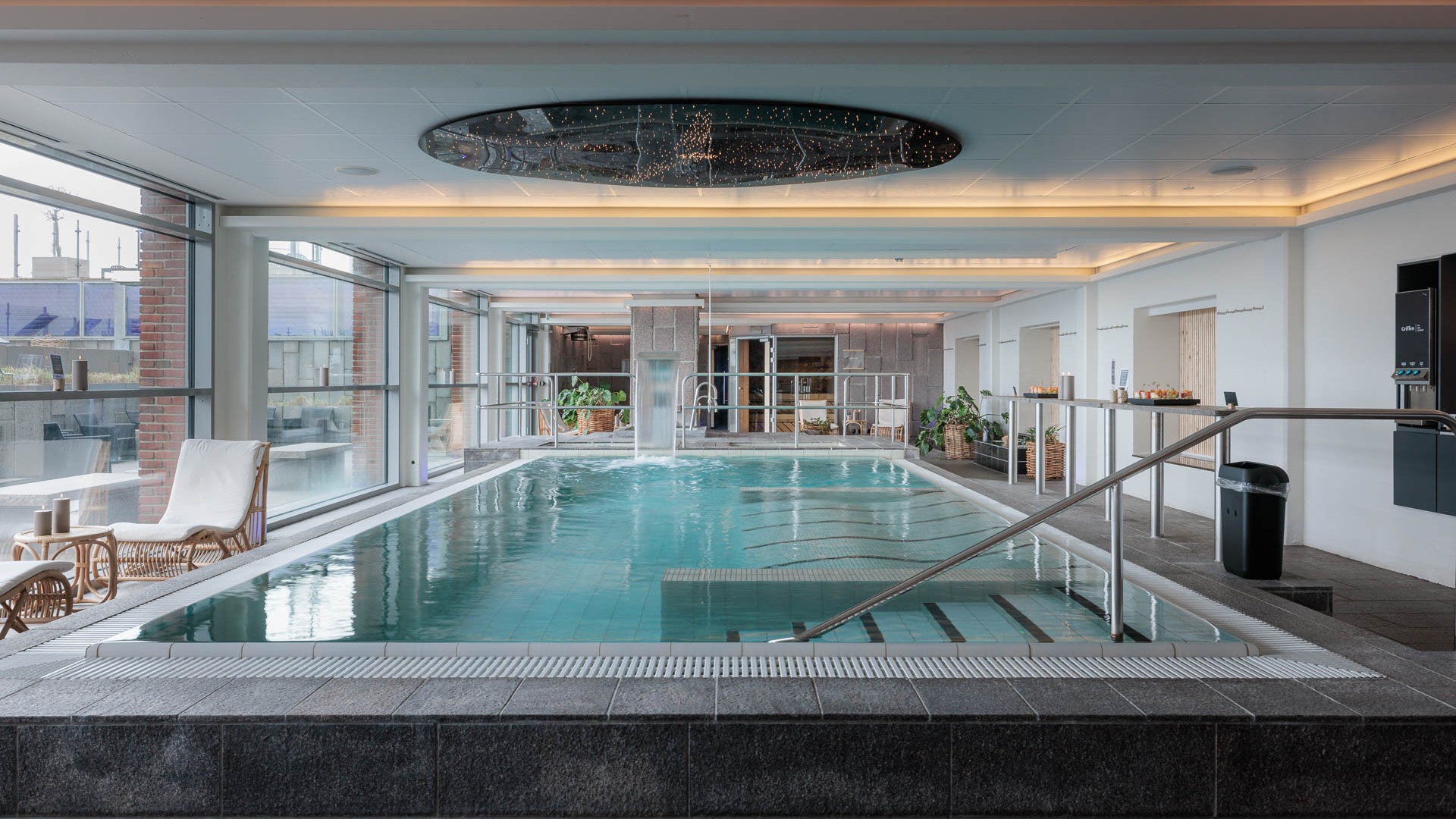 Innenpool im Spa