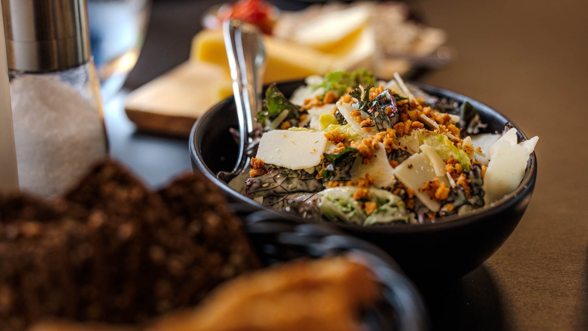 Salad with cheese