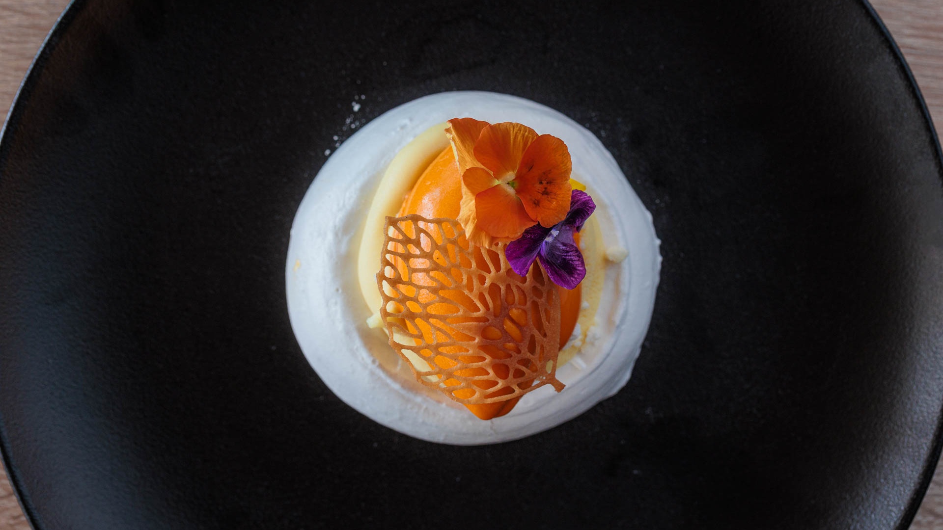 Dessert med blomster