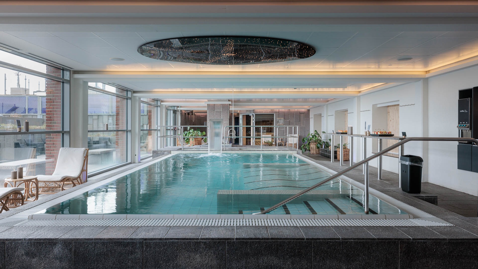 Indendørs pool