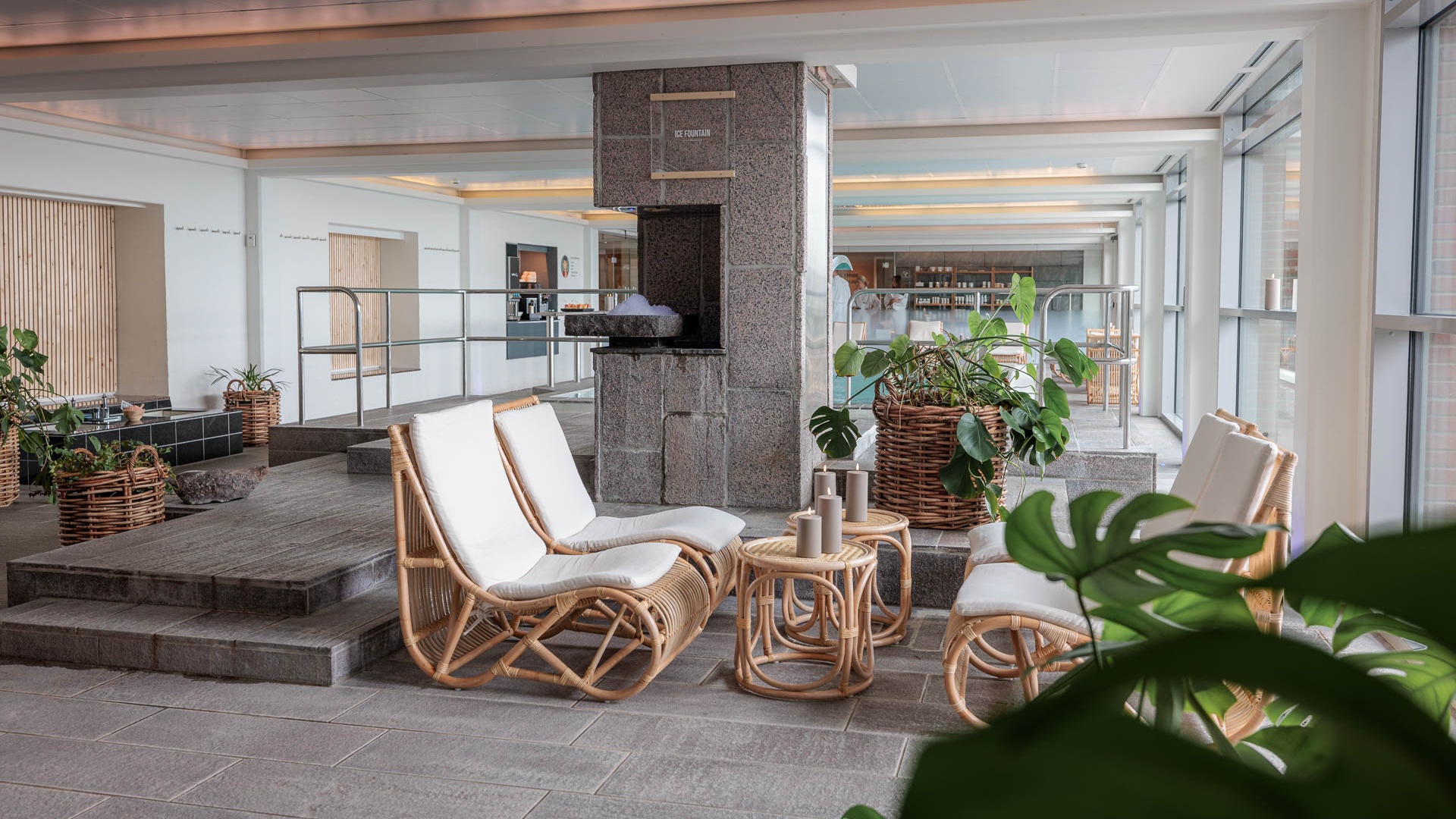 Lounge med kurvemøbler