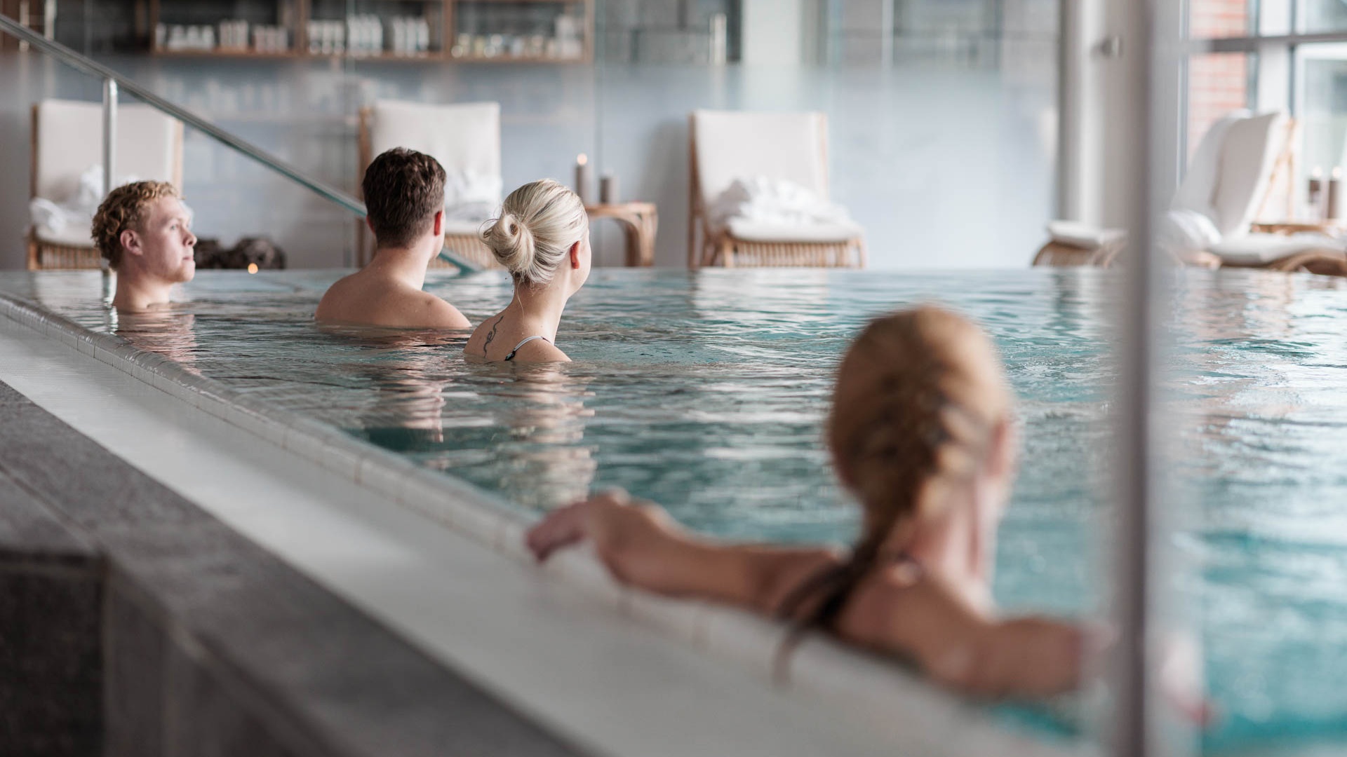 Afslapning i pool