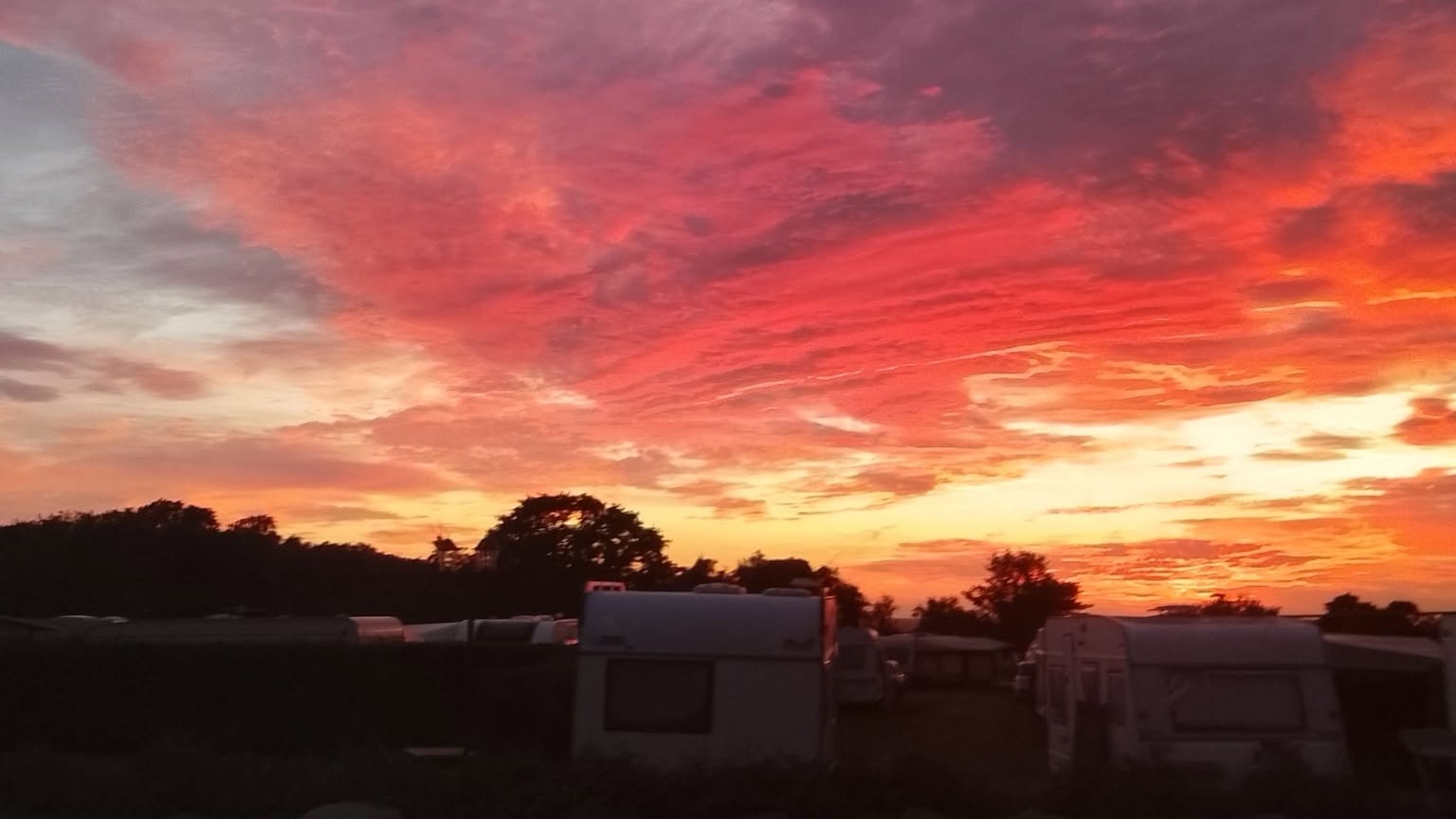 Solnedgang over camping
