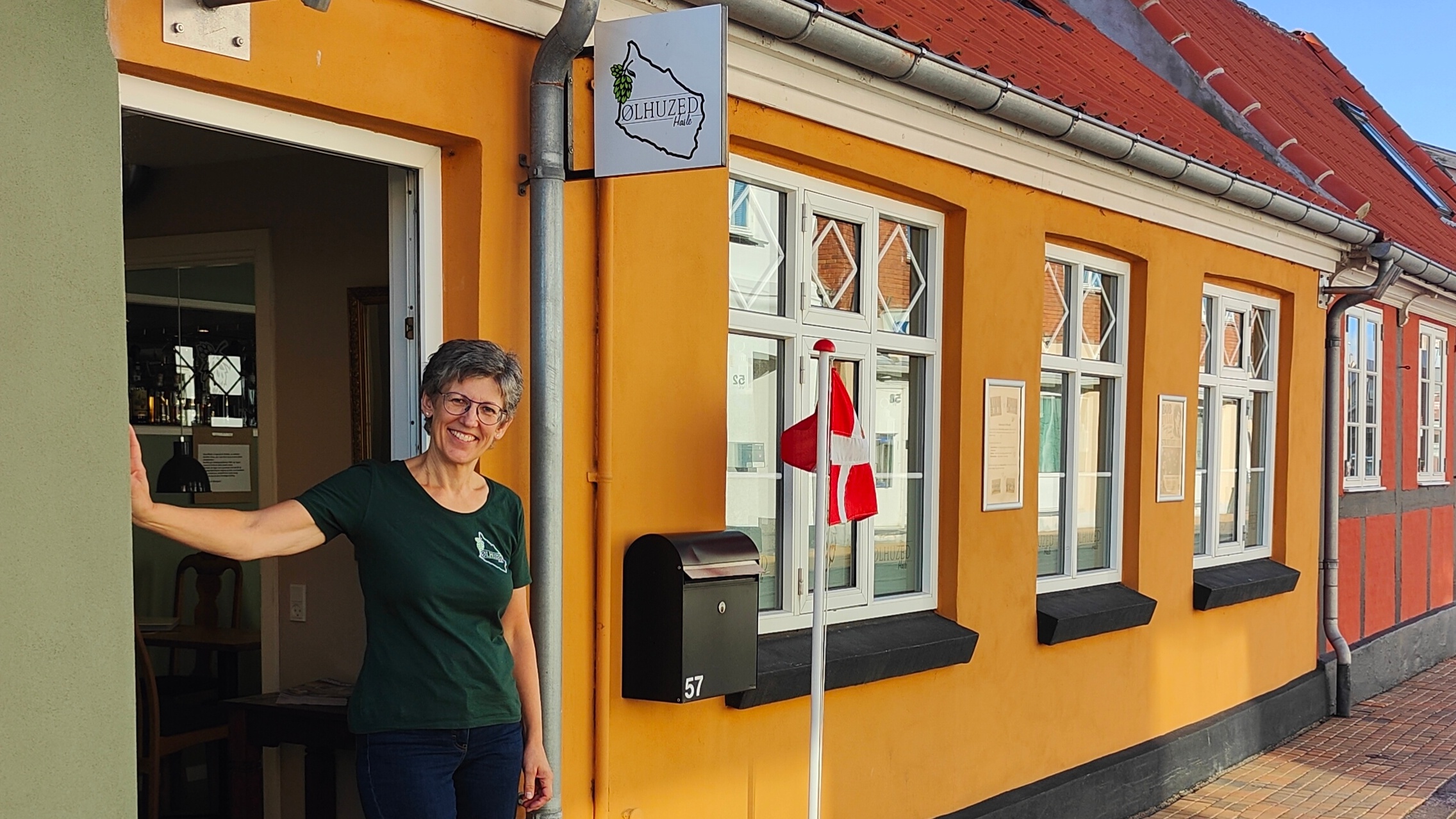 Am Eingang zum Ølhuzed