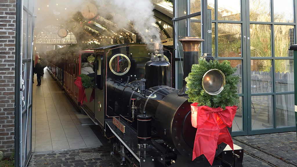 Jule Damptoget kører fra Centrastation i Ree Park Safari