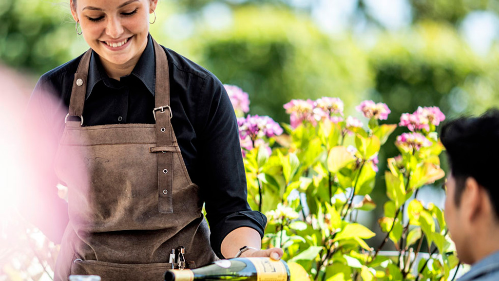 Molskroen Strandhotel waiter pouring wine