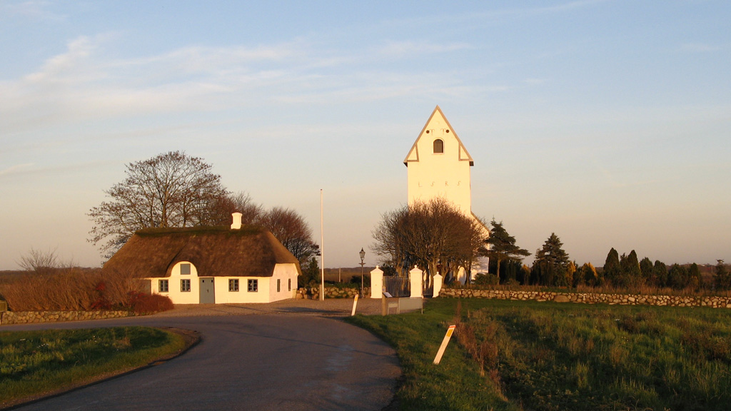 Sneum Kirche in der Ferne