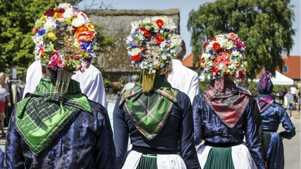 Brides and bridesmaids on Fanø