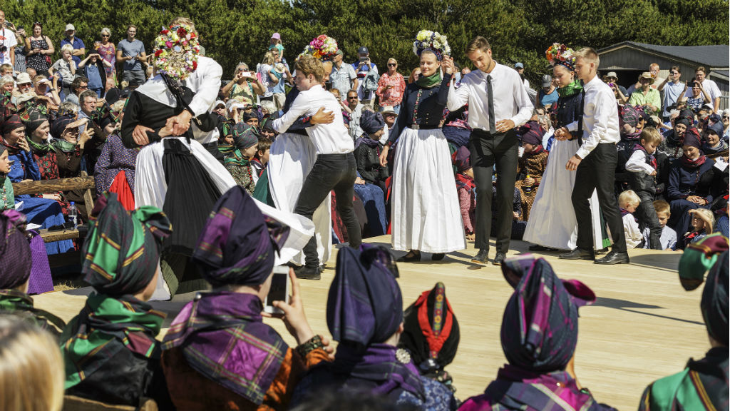 Wedding ceremony and dance on Fanø