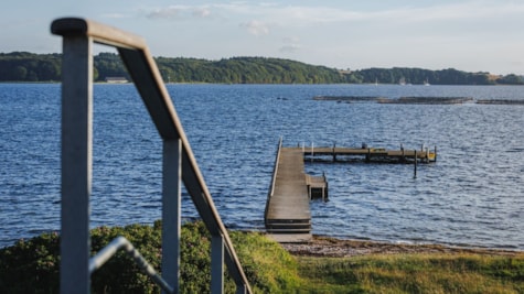 Badebro ved Skærbæk Strandpark.