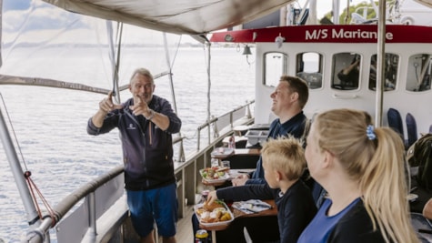 Ombord på MS Marianne. Skipper fortæller om Lillebælt og marsvinene.