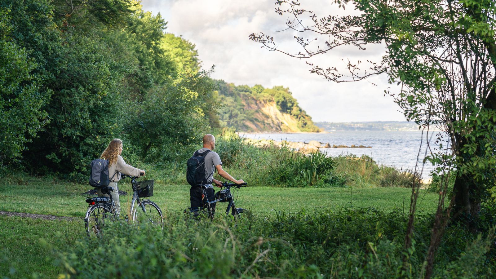 Cycling tourists at Trelde Næs