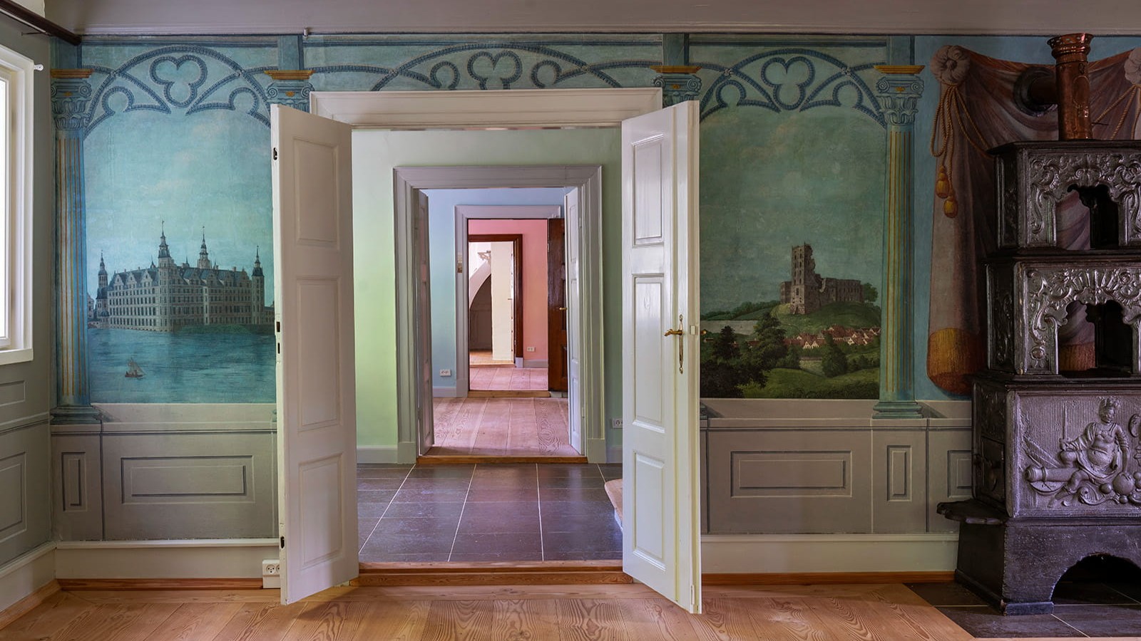 The formal living room at Gammelby Mill, featuring wall paintings from 1843