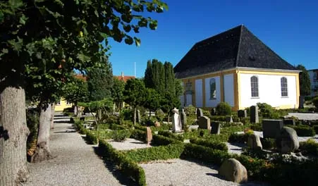 Kirkegården 1