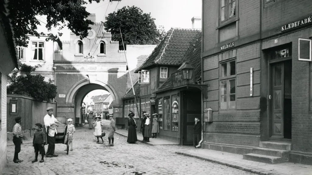 Foto fra Faaborg Byhistorisk Arkiv med billede af Vesterport med cementpuds