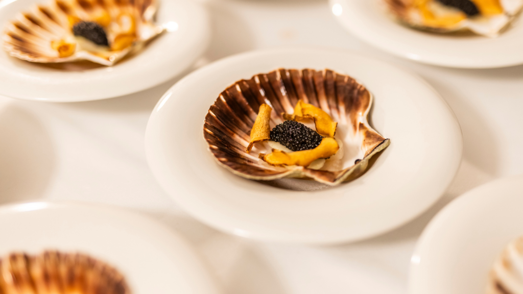 Anretning af tallerken hos Restaurant Havlit på Hotel Faaborg Fjord