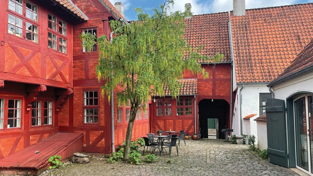 Indre gårdsplads, Ehlers Samlingen