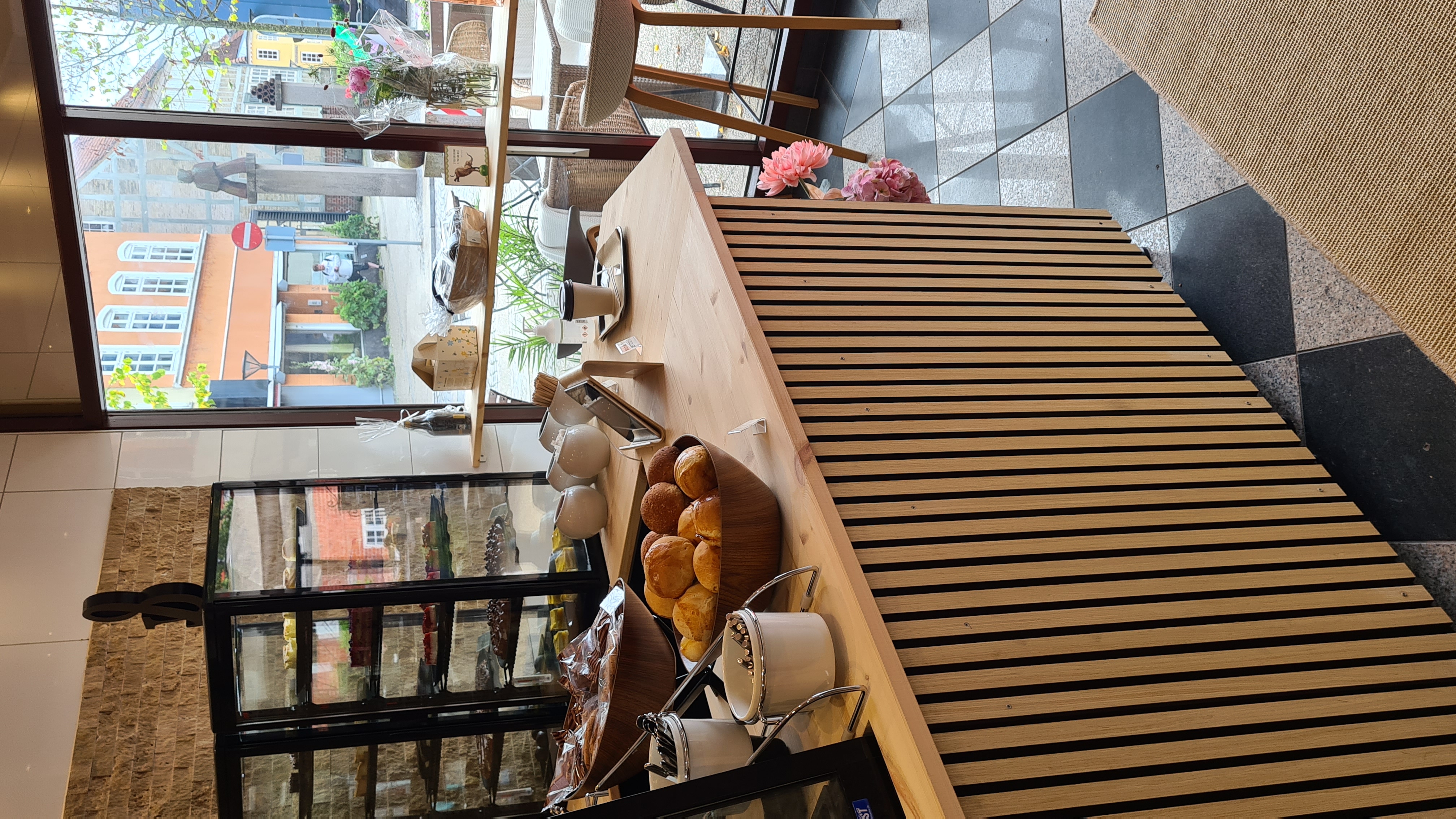 Café & interior