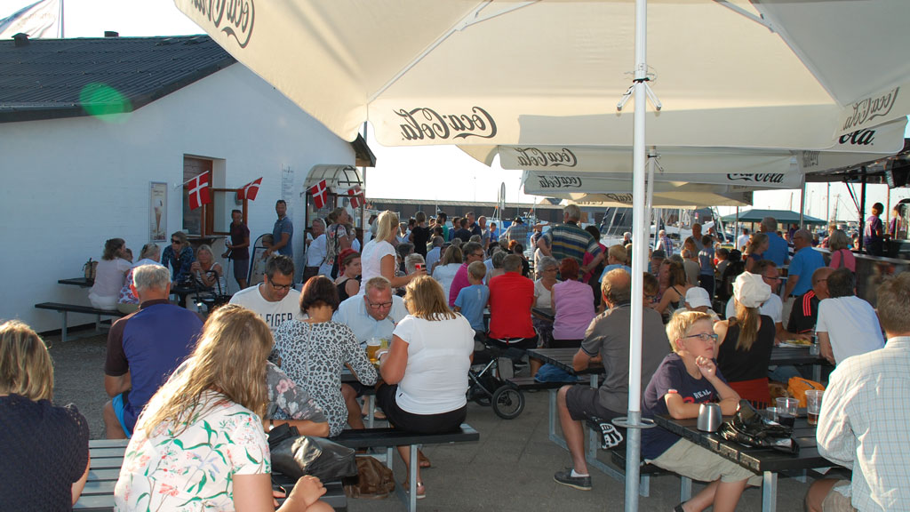 Hirtshals Fiskehus (café and fish shop)