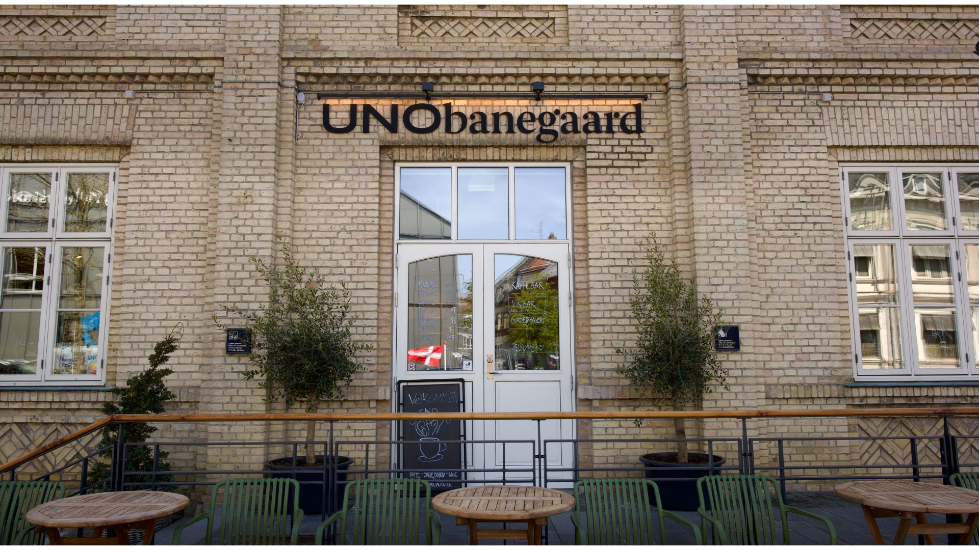 Unobanegård
