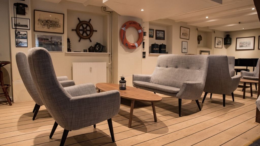 Moderne sømandstema på Hotel Sidesporet