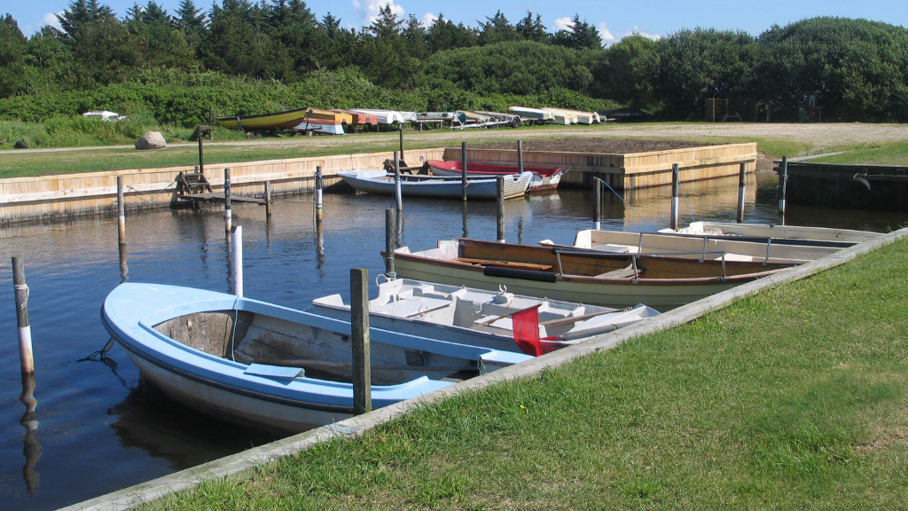 The hiking trail between Damhus Å Harbour and Harpøth Harbour