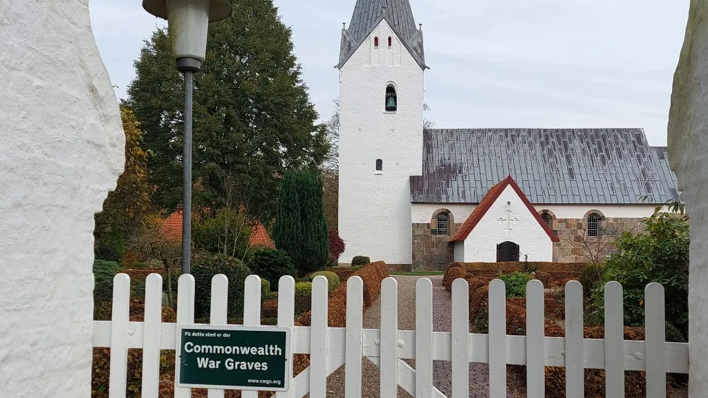 Husby Kirke - Commonwealth War Graves-skilt - HVL GD