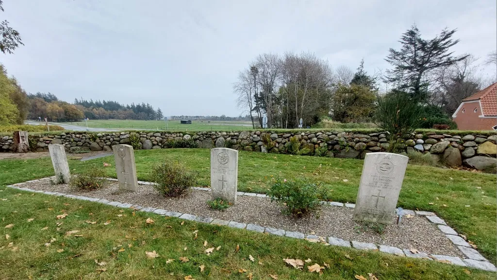 Husby Kirke - Commonwealth War Graves - HVL GD
