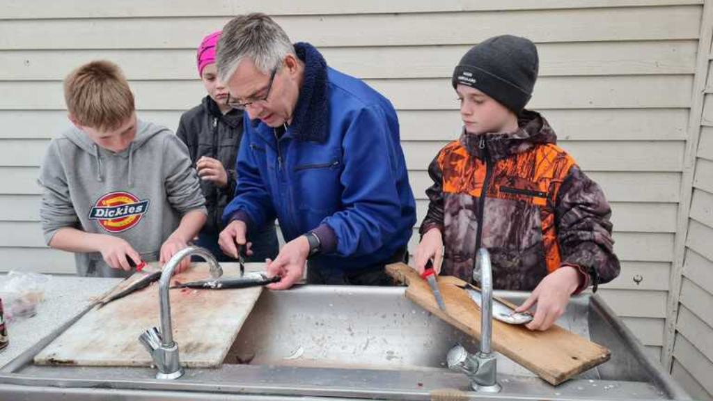 Thorsminde Wohnmobilstellplatz Aussicht Fischfiletierung