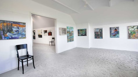 Kunstoplevelse på Hjarnø hos Galleri Kirkesvinget