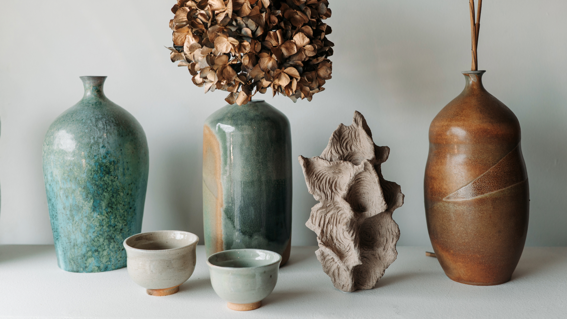 Guldagergaard in Skælskør – an international ceramic centre surrounded by a green park and historic buildings, where artists work with clay and glaze.