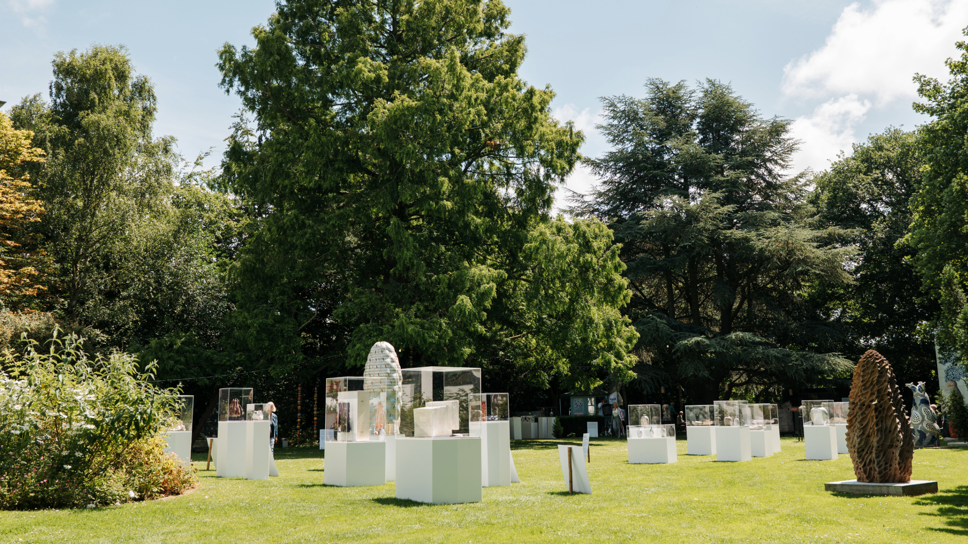 Guldagergaard in Skælskør – an international ceramic centre surrounded by a green park and historic buildings, where artists work with clay and glaze.