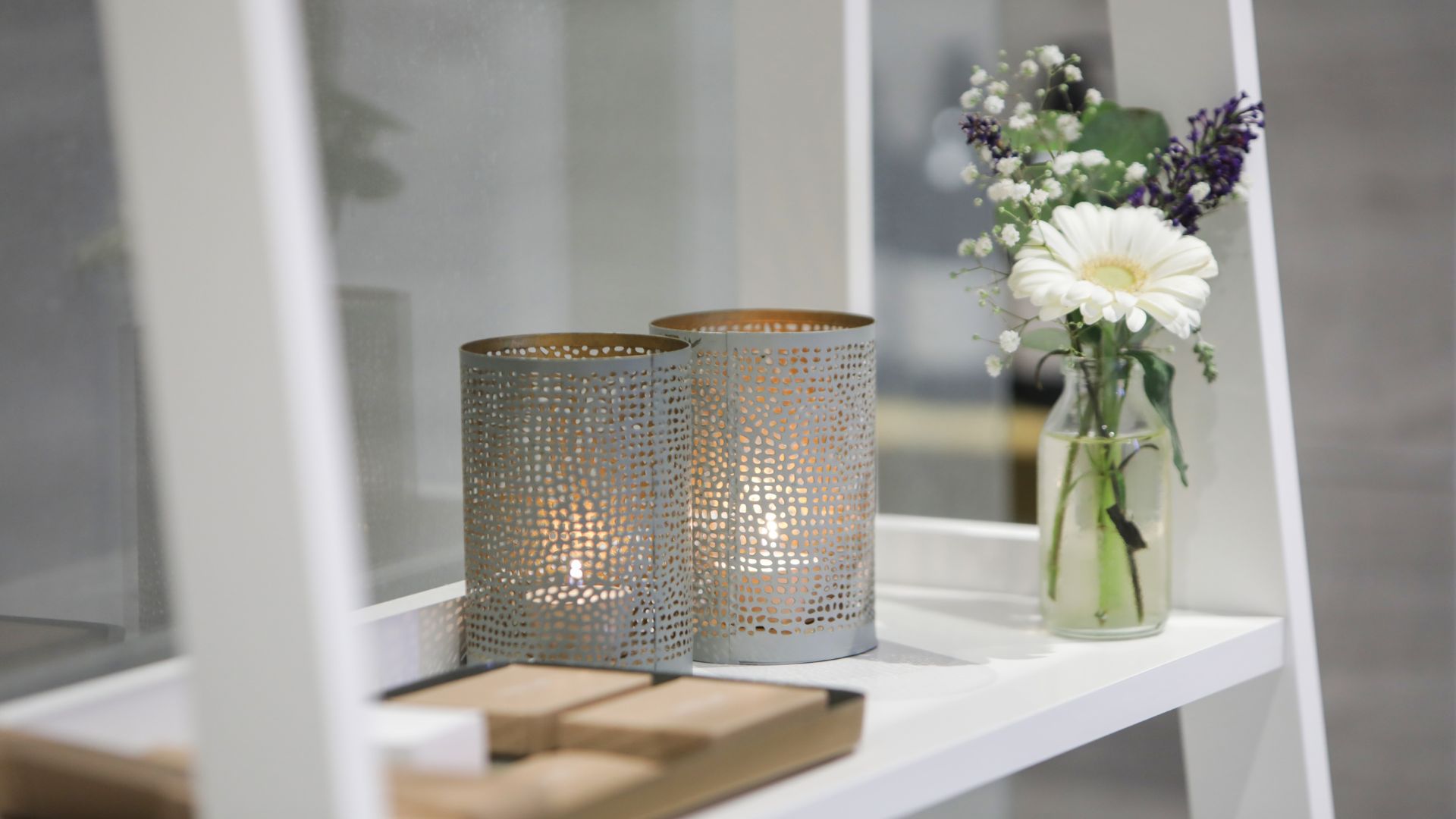 Vilcon Hotel og Konferencegaard omgivet af natur med moderne konferencefaciliteter.