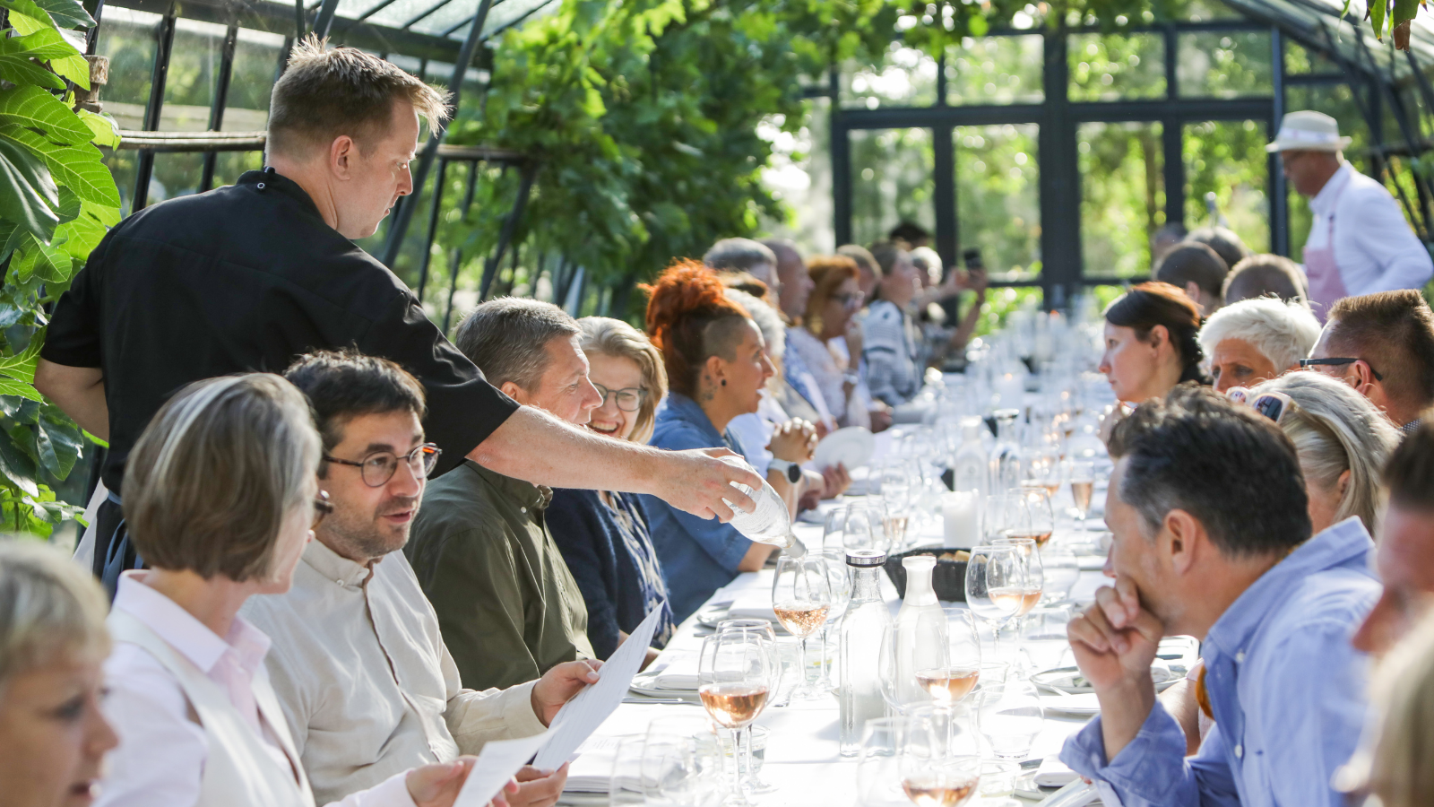 Vilcon Hotel og Konferencegaard omgivet af natur med moderne konferencefaciliteter.