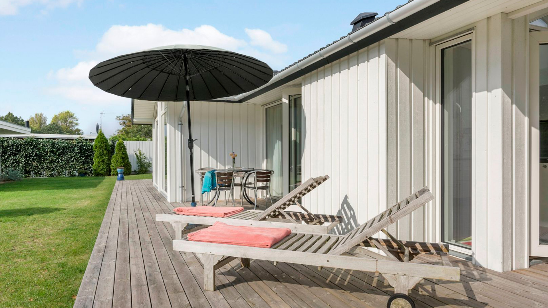 Feriepartner Vestsjælland – lokalt bureau med et stort udvalg af sommerhuse ved kysten og i den smukke sjællandske natur.