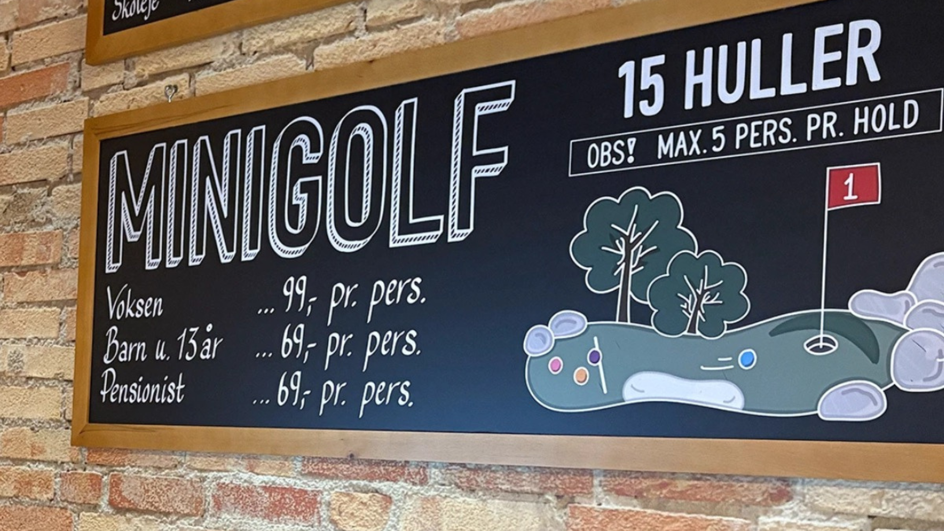 Minigolf-skilt hos Cecilie's Holbæk