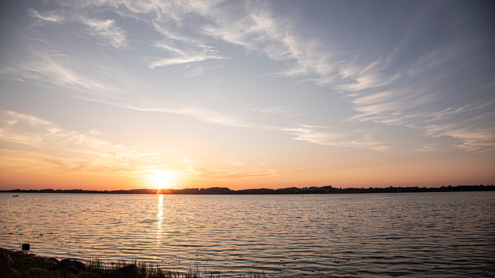 Aftensol over Holbæk Fjord set fra Strandparken
