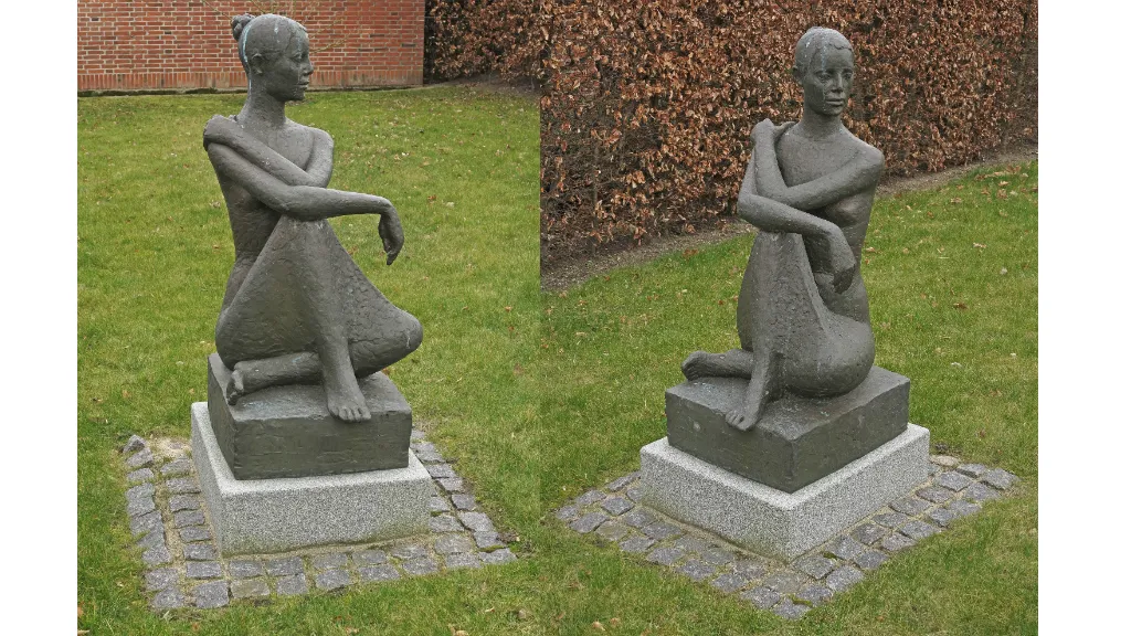 Photo of the sitting woman seen from two angles.