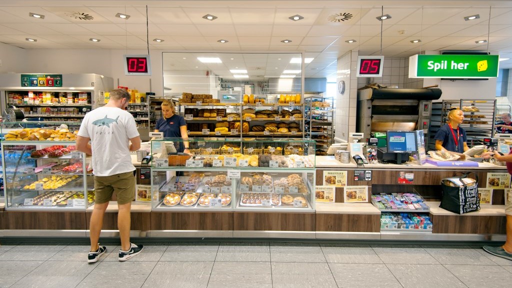 Photo of the bakery department and the kiosk in SuperBrugsen Kerteminde.