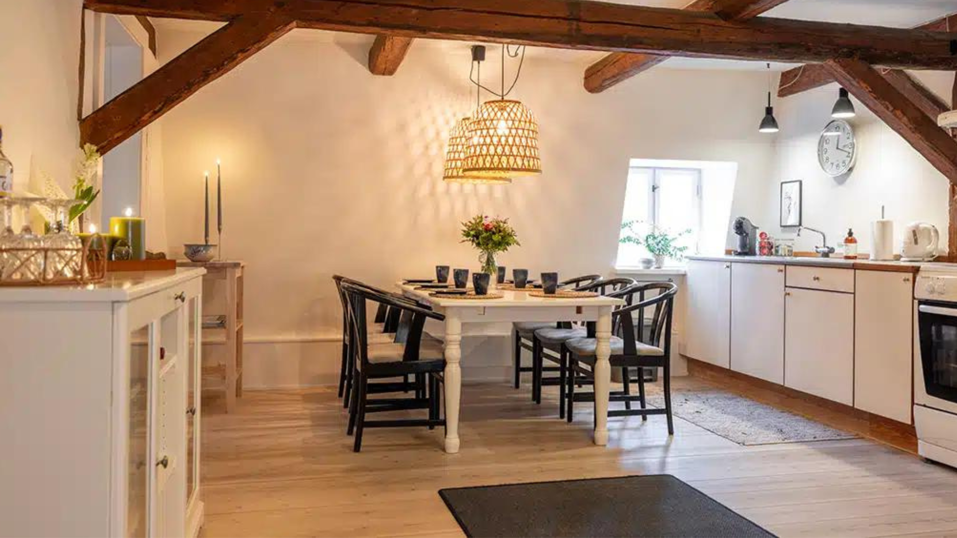 Common room with small kitchen