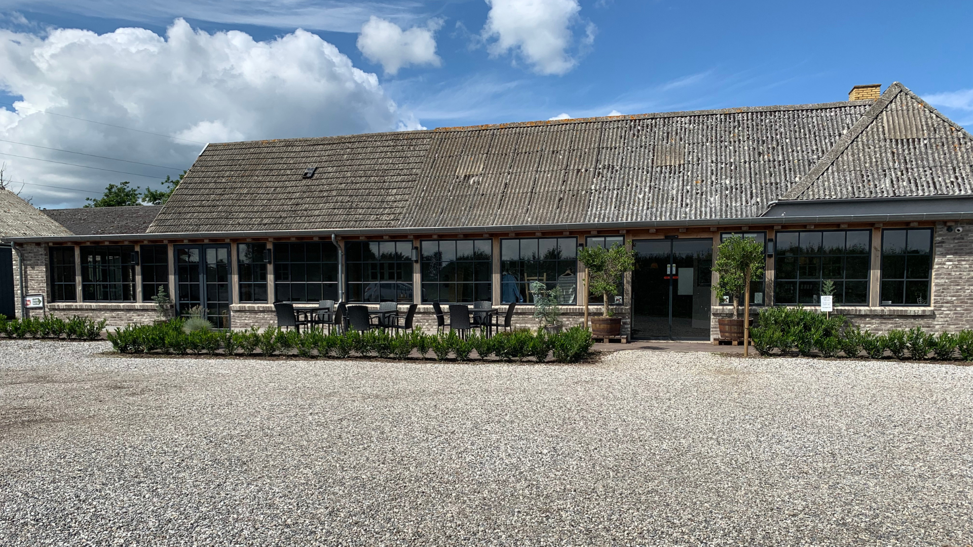 The farm square with terrace and entrance to the farm shop