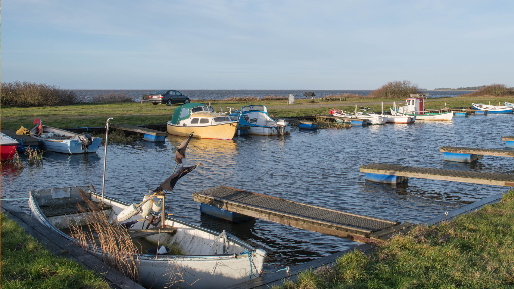 The hiking trail between Damhus Å Harbour and Harpøth Harbour