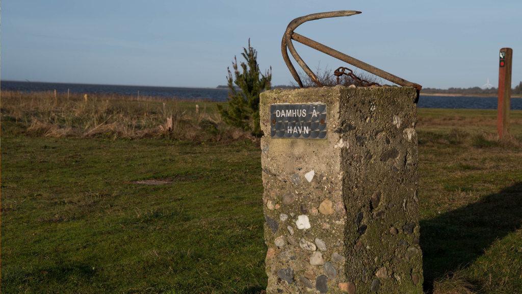 The hiking trail between Damhus Å Harbour and Harpøth Harbour