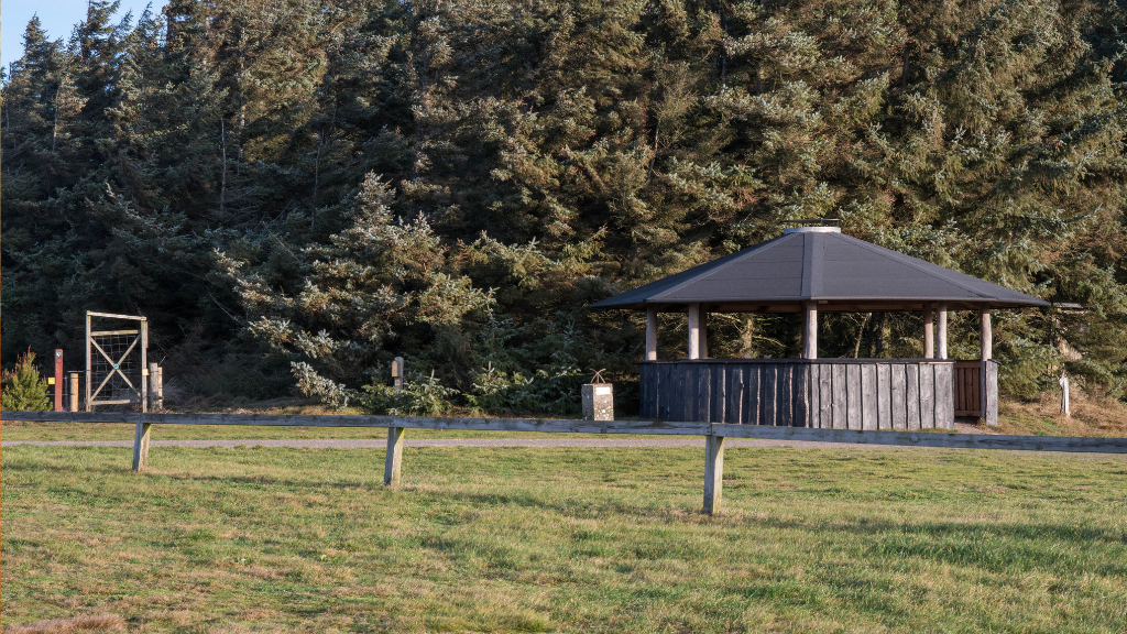 The hiking trail between Damhus Å Harbour and Harpøth Harbour